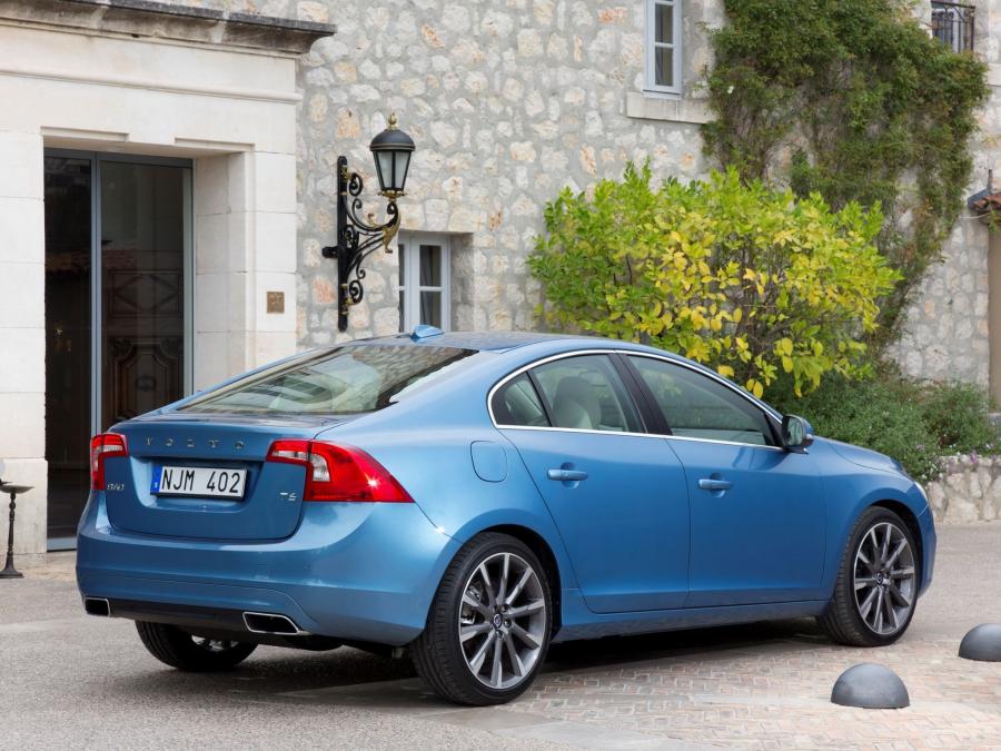  Volvo S60 T6 2013 года  (фото 7 из 17)